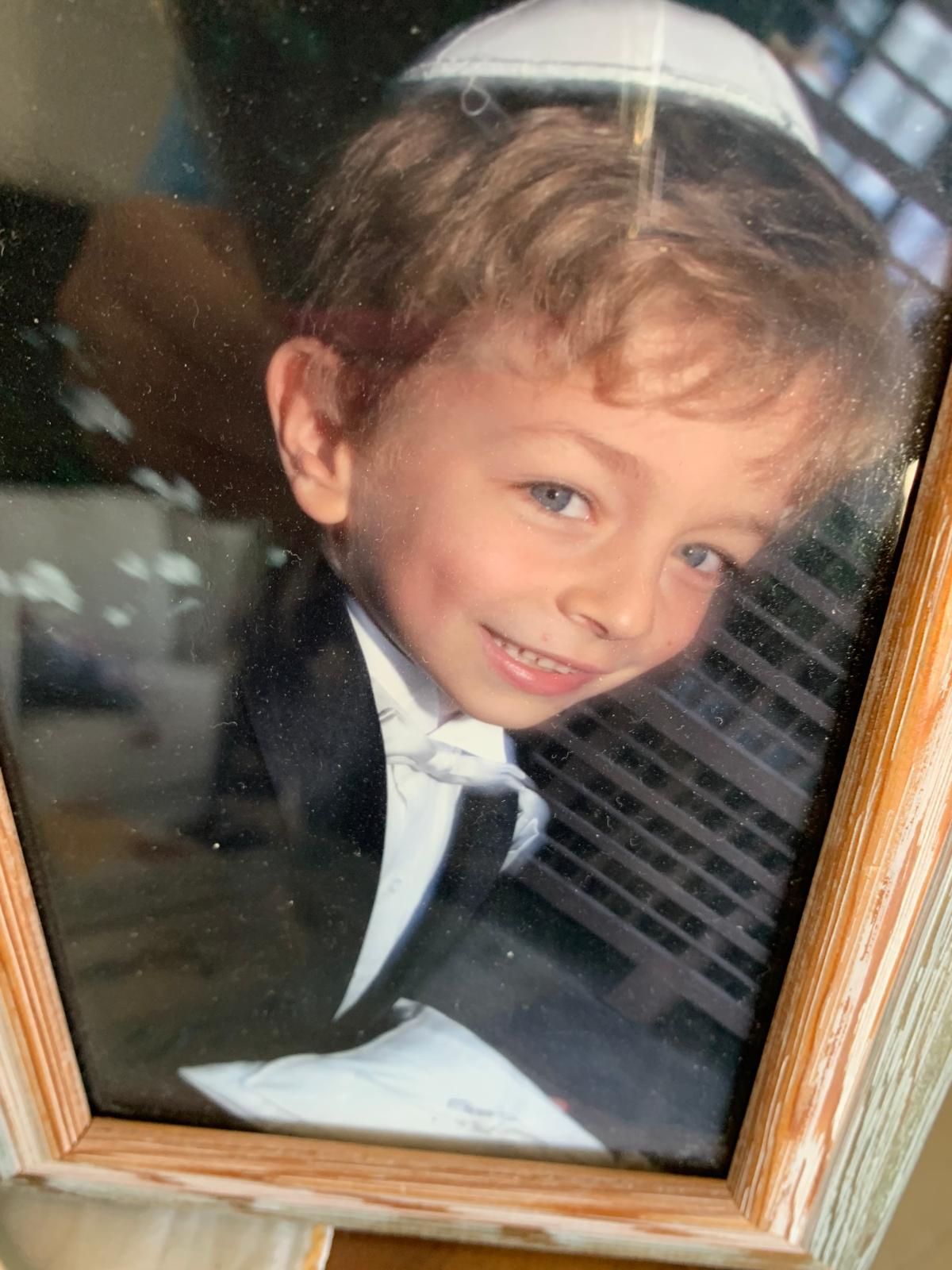 Aaron, sept ans, ring boy au mariage de Stephanie à Los Angeles, août 2003. *« Y a-t-il plus beau que toi ? »*, Mamie.