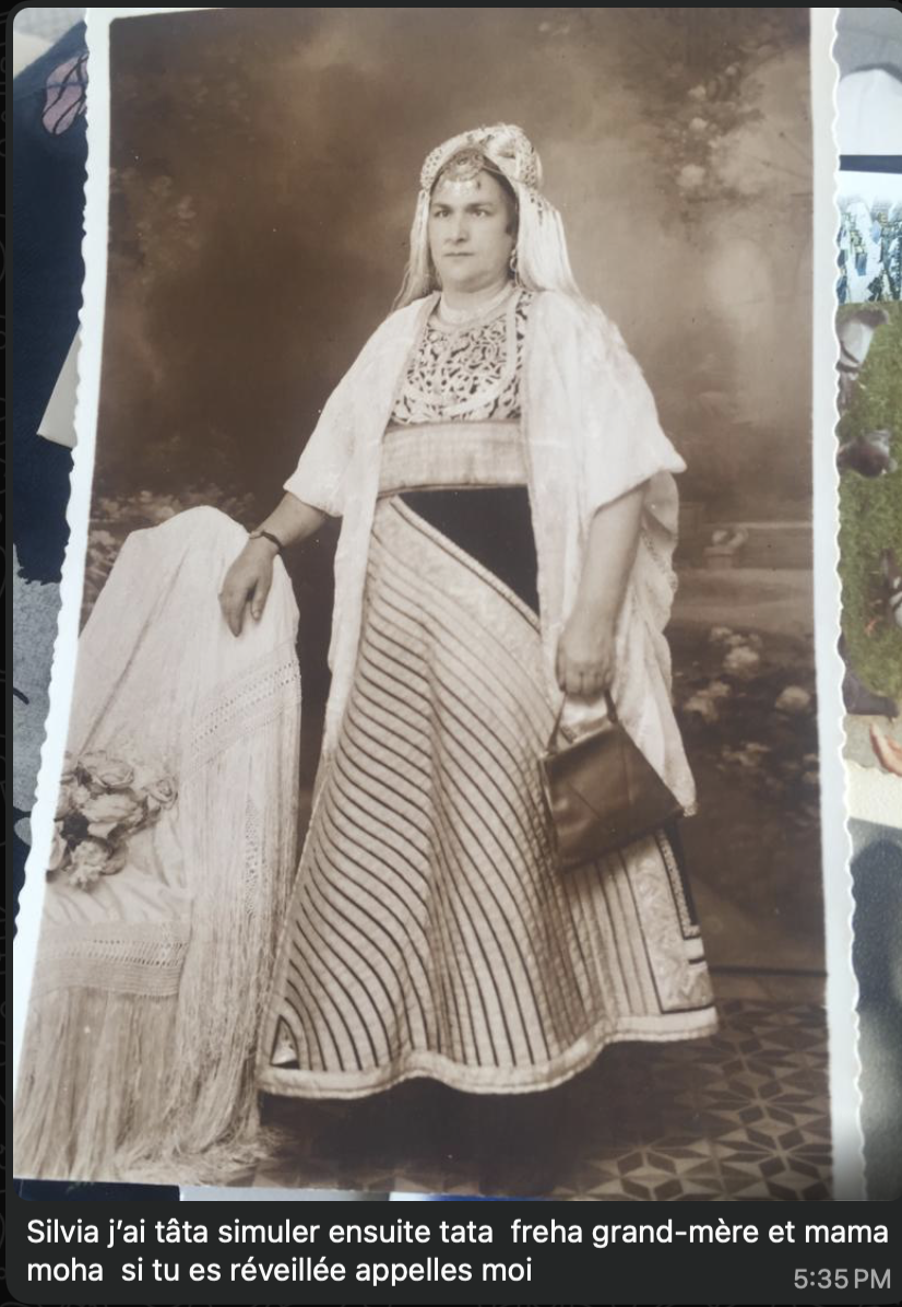 **Frécha Ouaknine née Lévy**, portrait studio en costume traditionnel marocain richement brodé. La tante de Mamie côté maternel.